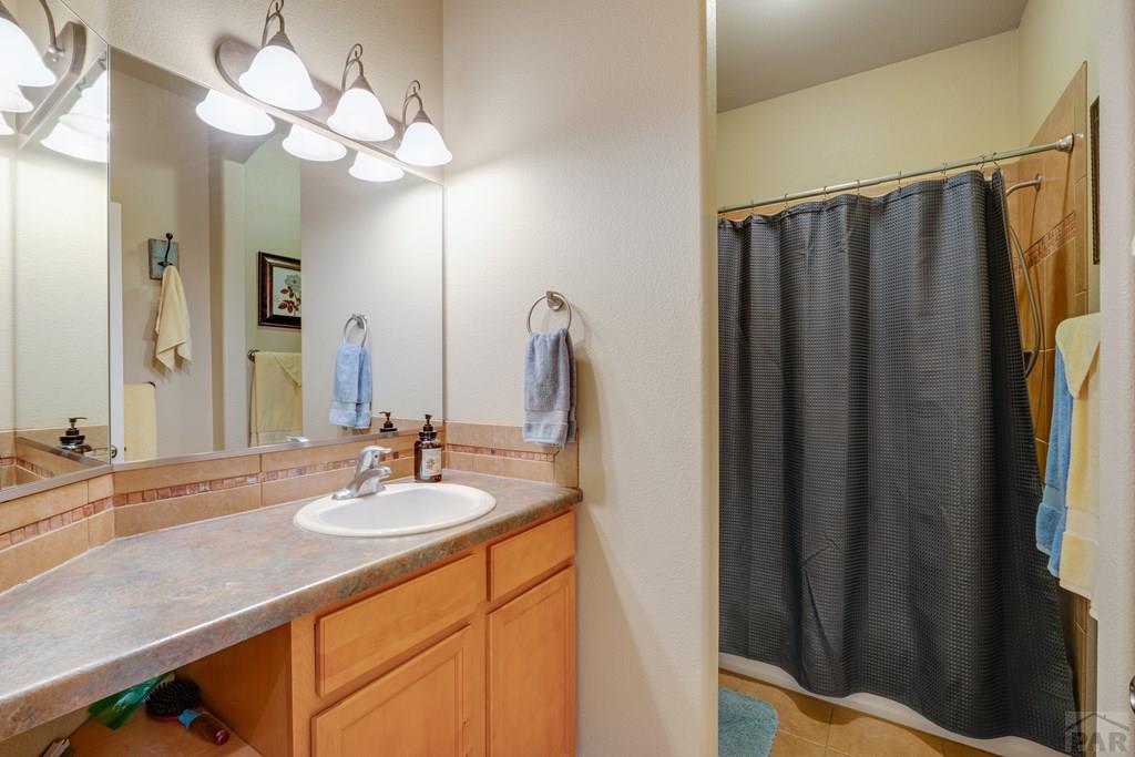 777 Woodleaf Dr