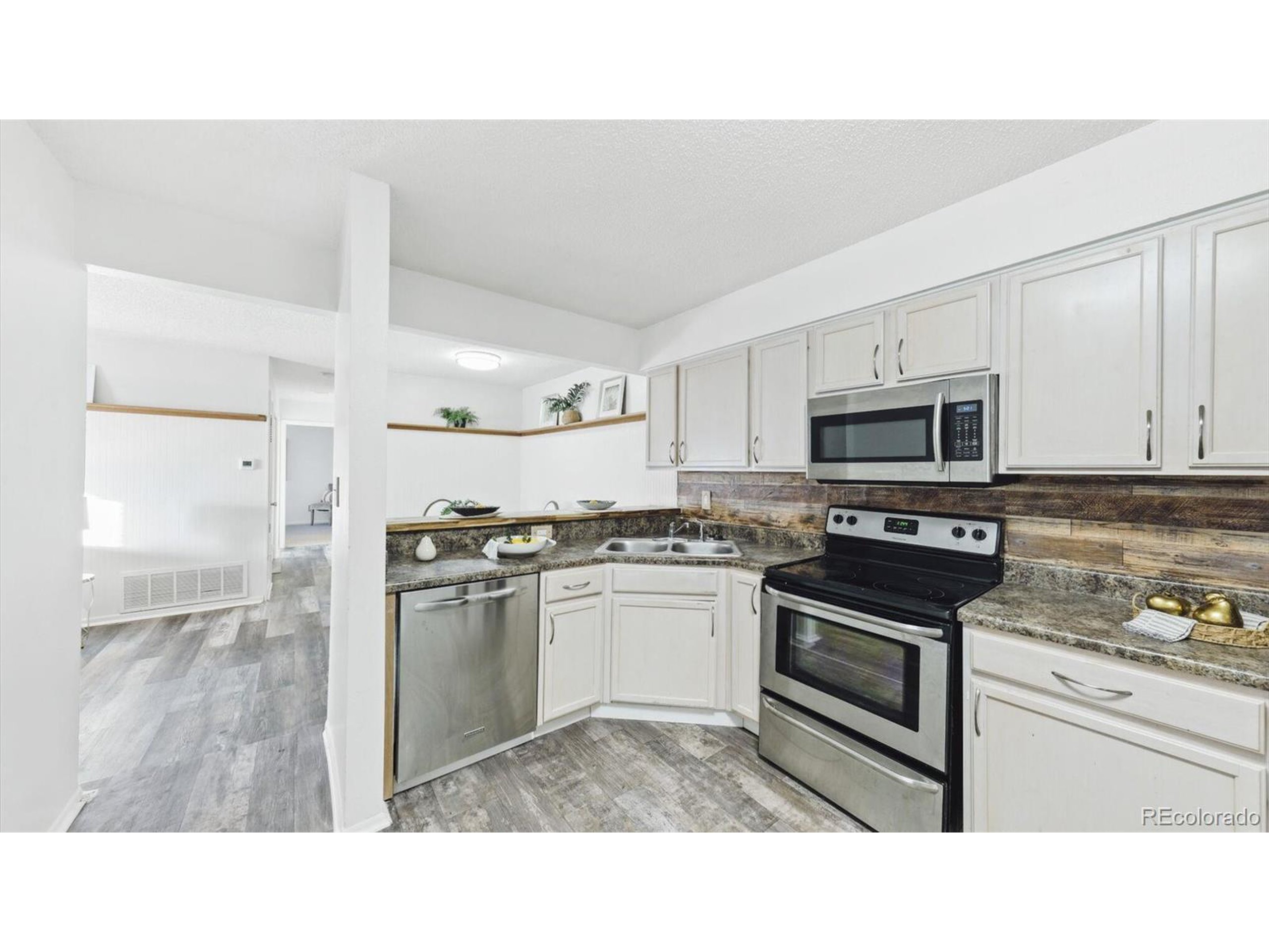 7275 S Gaylord St P09