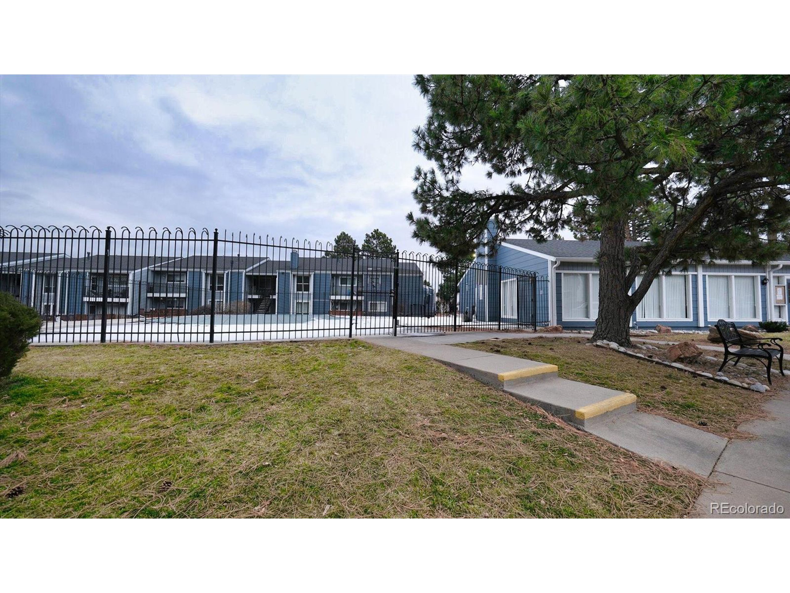 7275 S Gaylord St P09