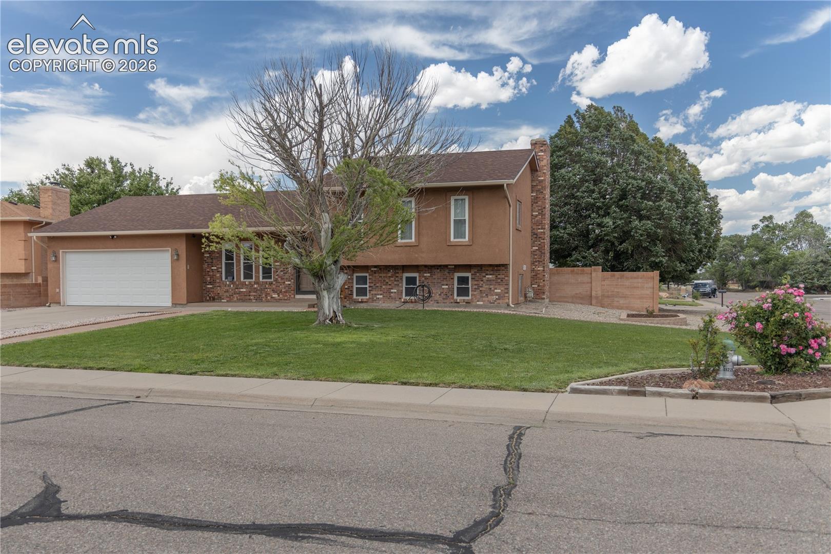 1309 Kingsroyal Boulevard