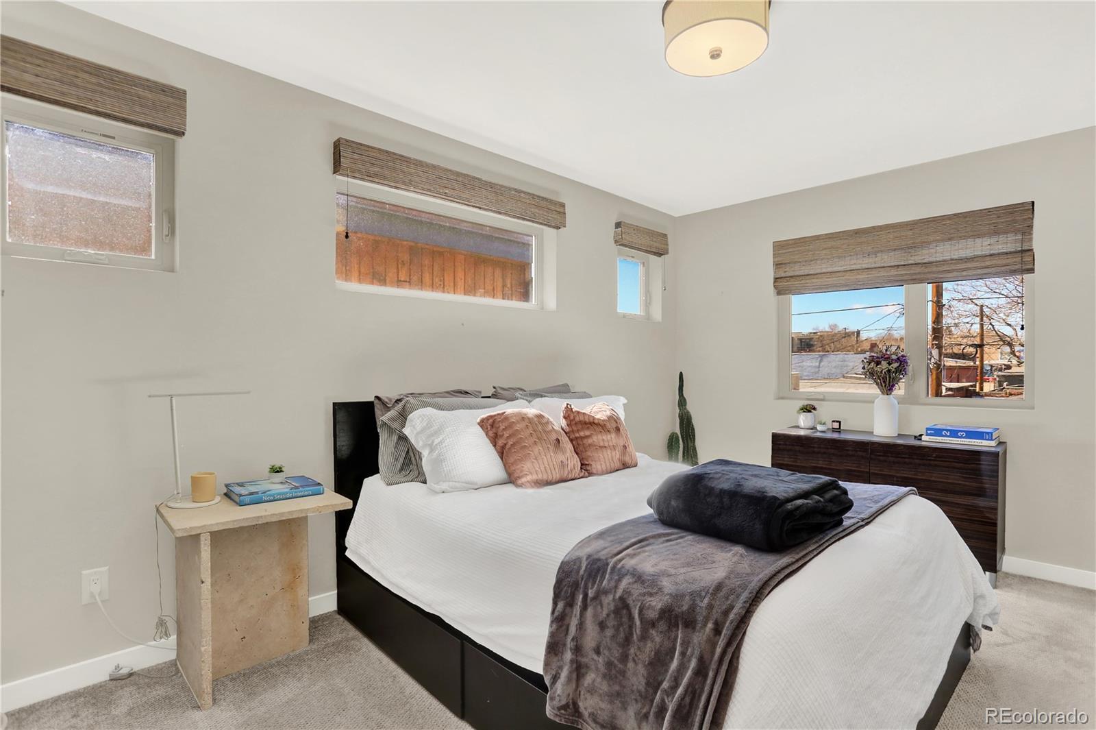 3711 Mariposa Street