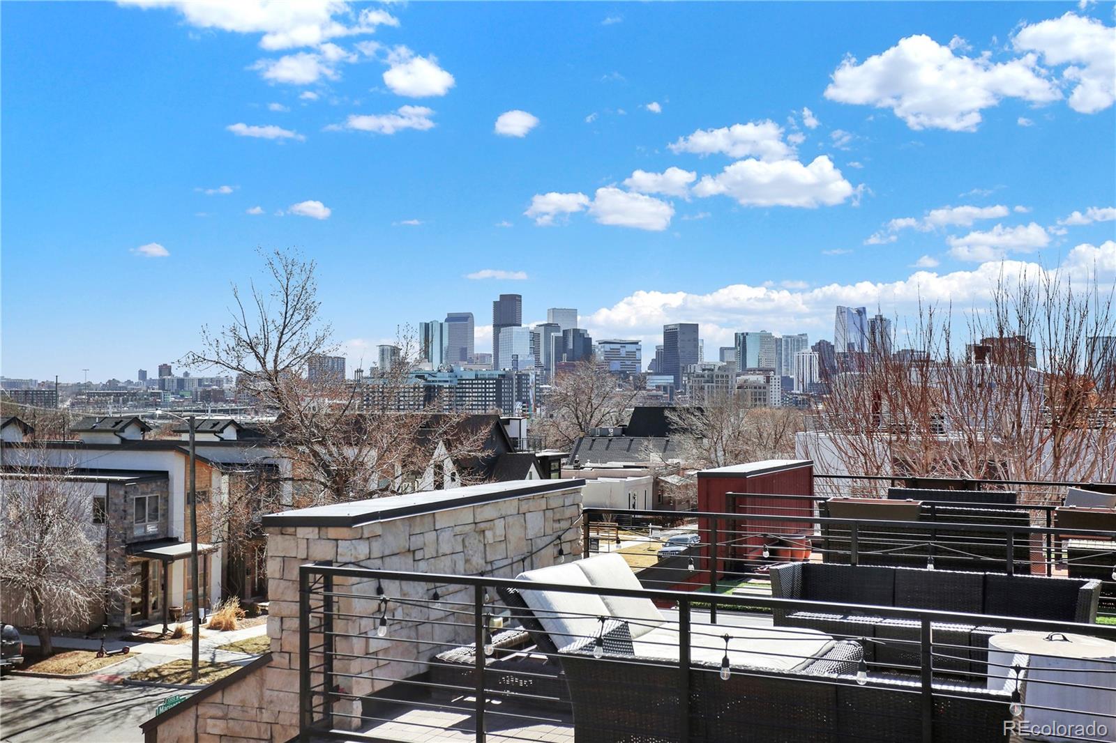 3711 Mariposa Street