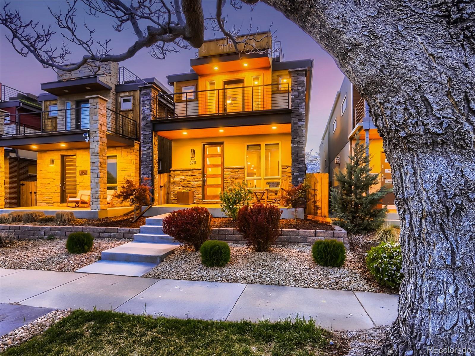 3711 Mariposa Street