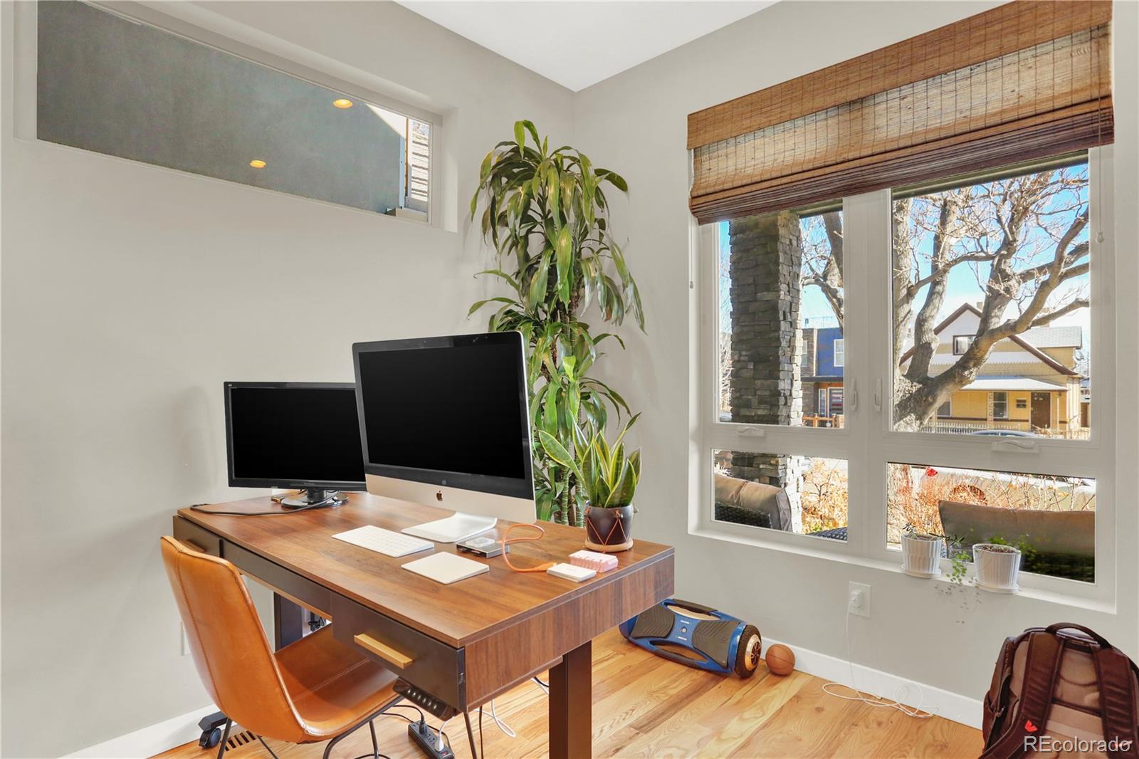 3711 Mariposa Street