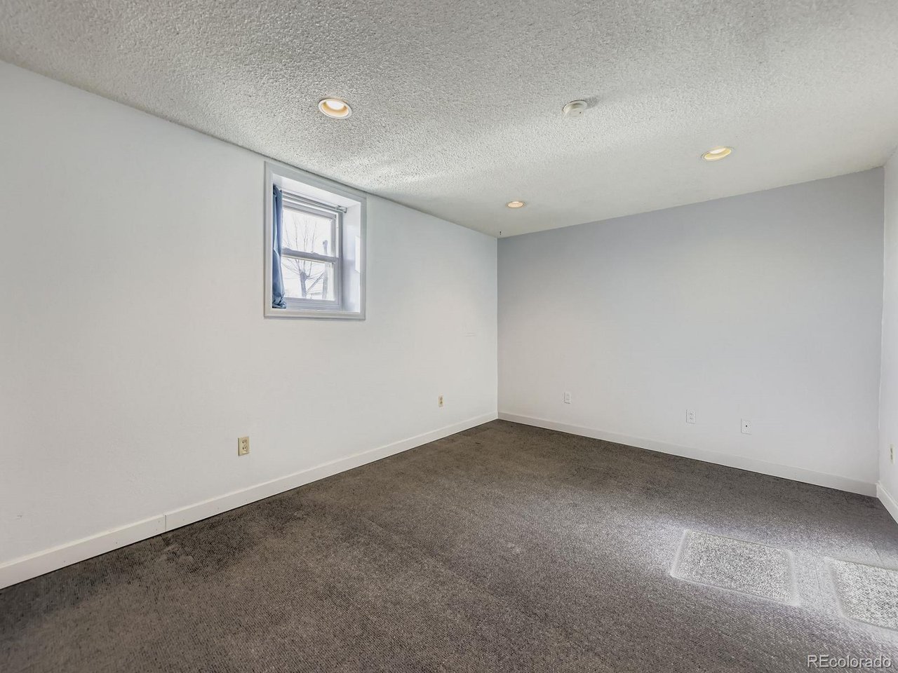 261 W 79th Ct