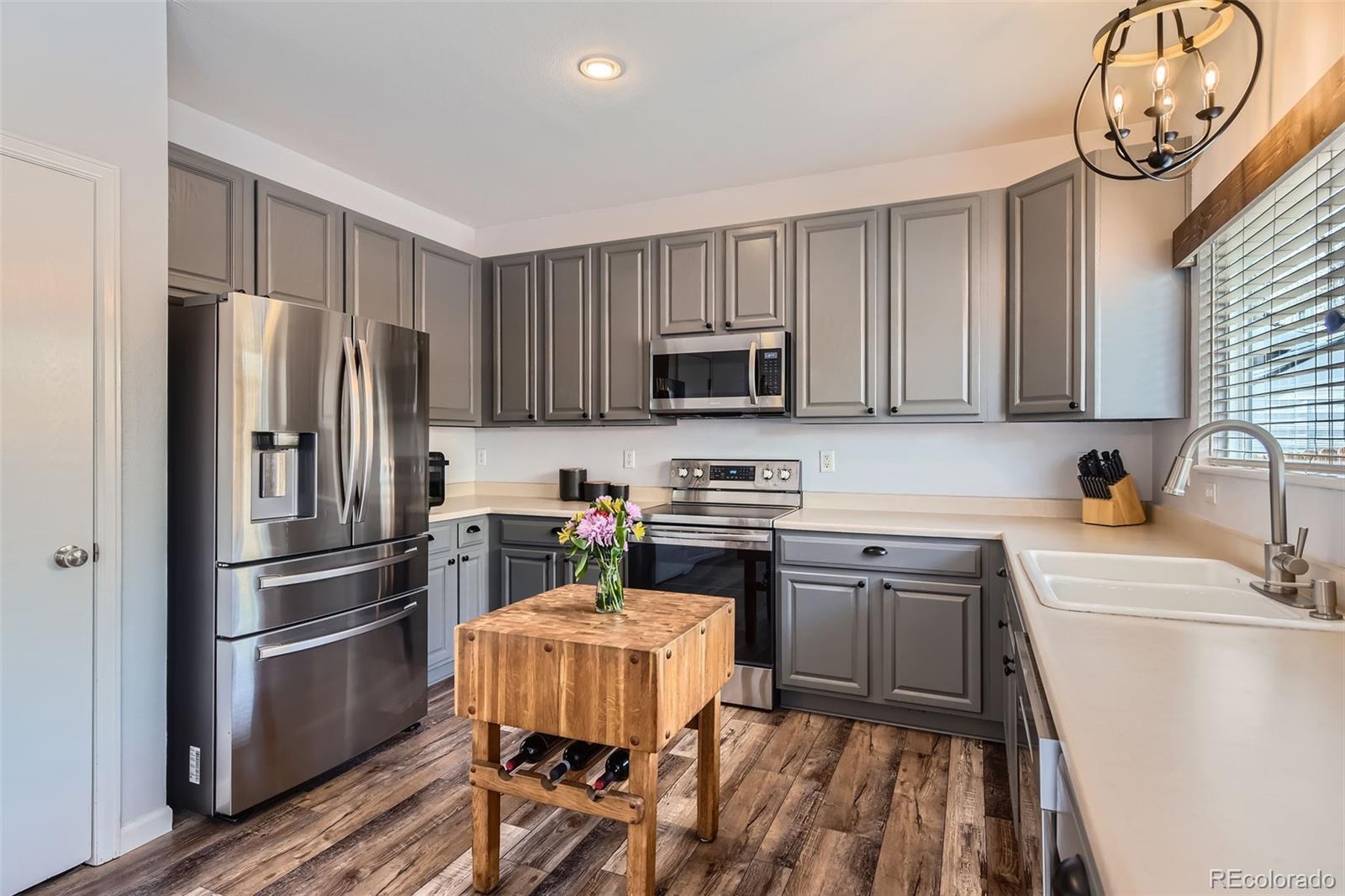 6853 W Rockland Place