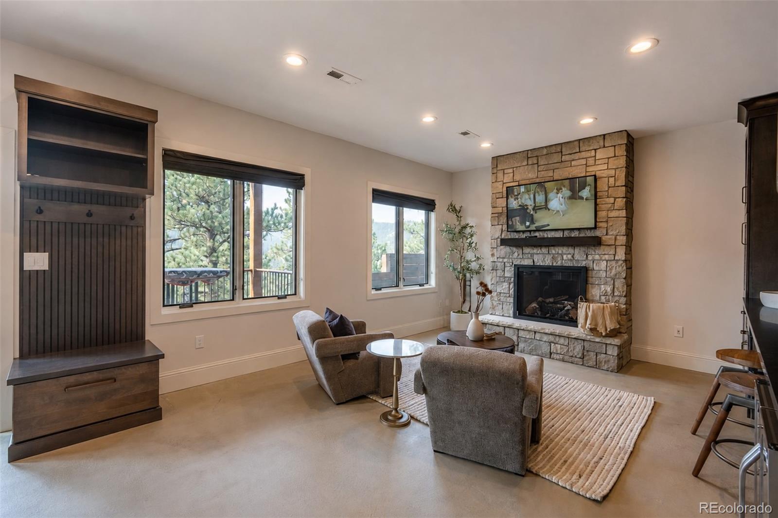 3276 Meadow View Road