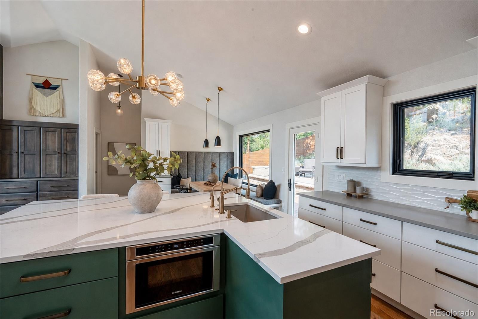 3276 Meadow View Road