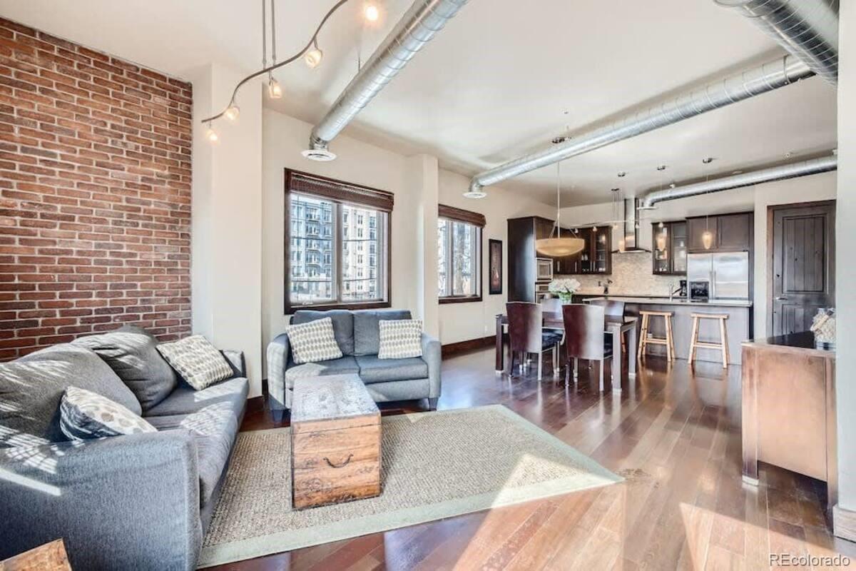 2101 Larimer Street Unit: 303