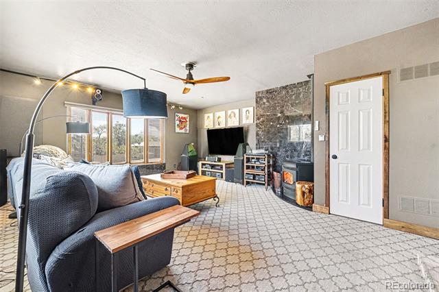 10215 W 17th Place