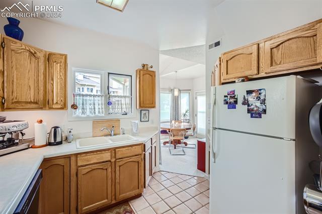 585 Observatory Drive