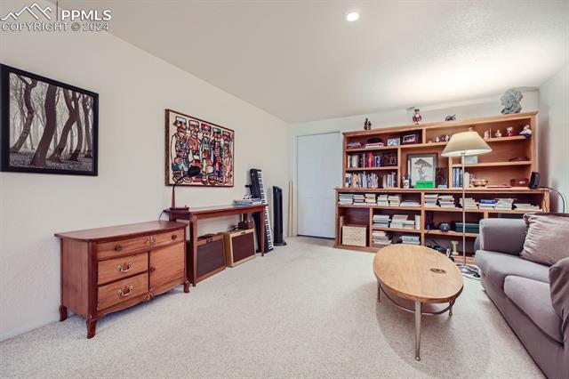 585 Observatory Drive