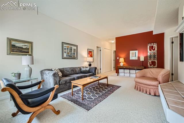 585 Observatory Drive