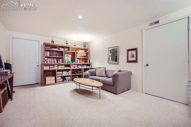 585 Observatory Drive