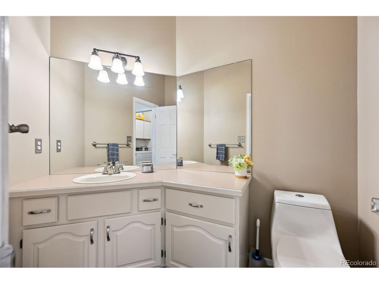 5465 Broadmoor Bliff Dr