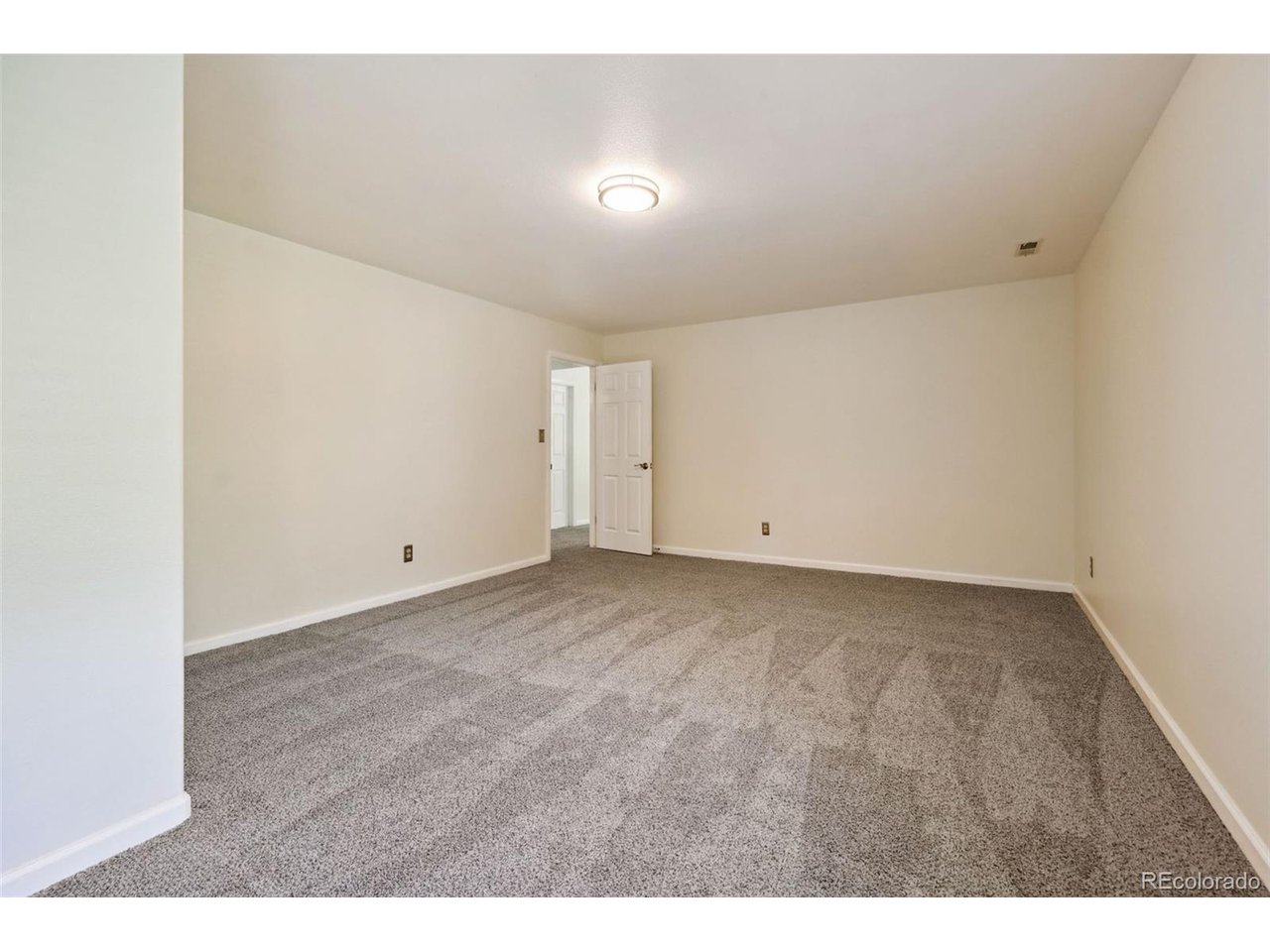 5465 Broadmoor Bliff Dr