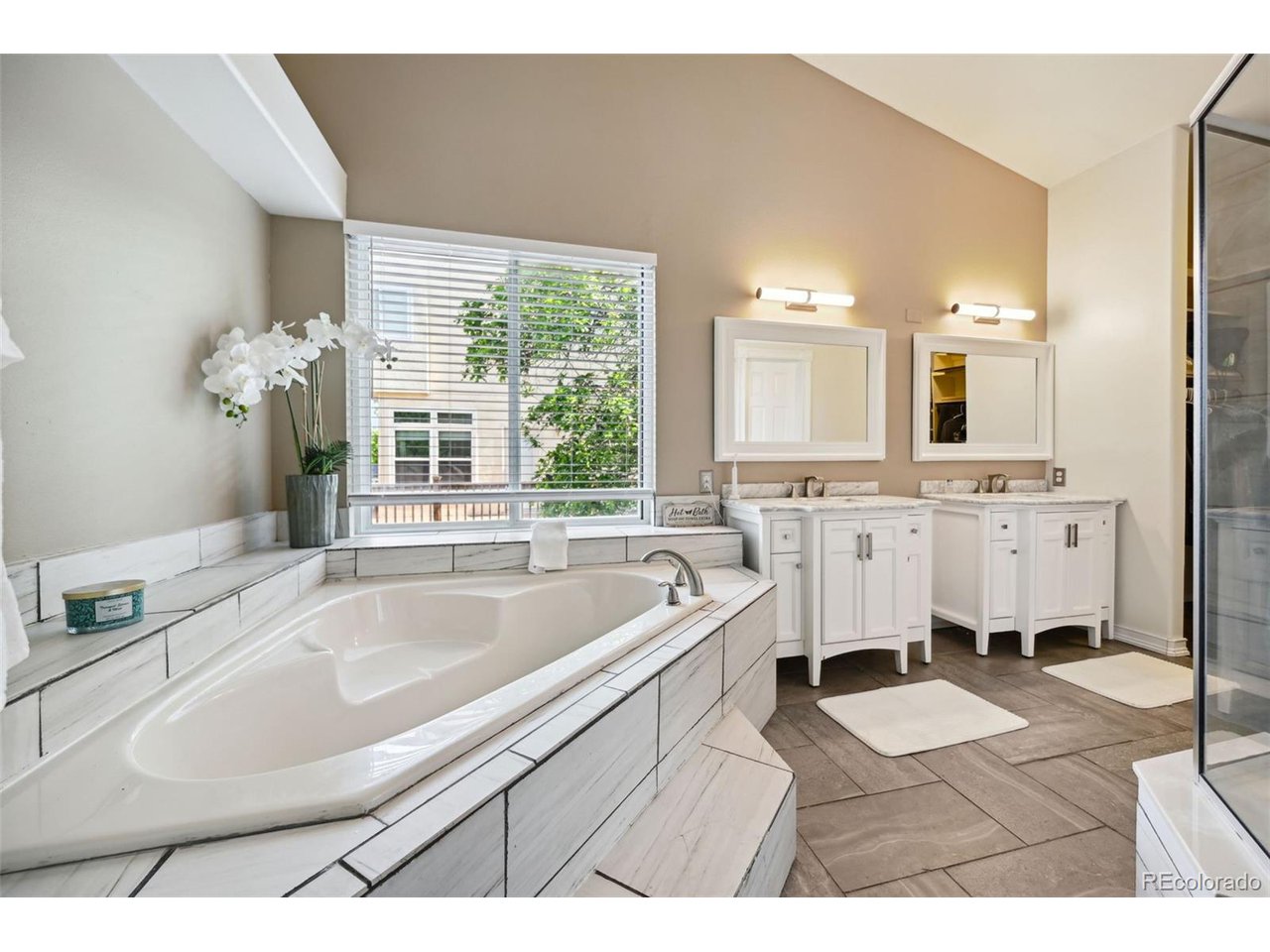 5465 Broadmoor Bliff Dr
