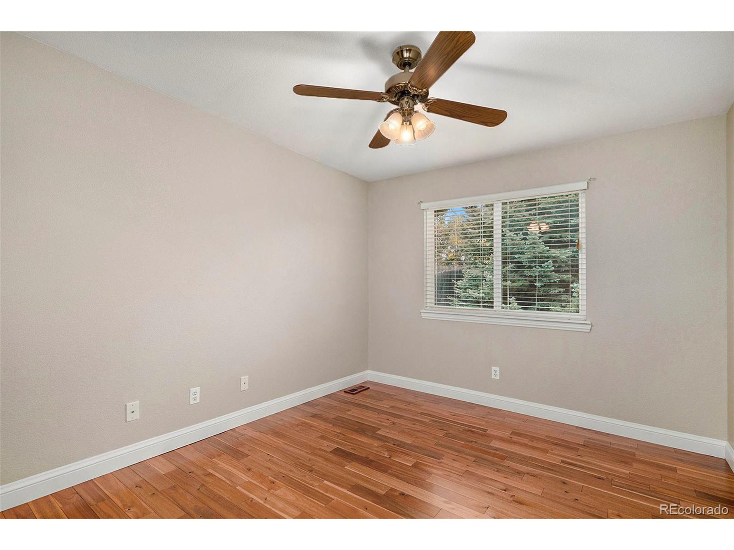 5422 S Versailles St