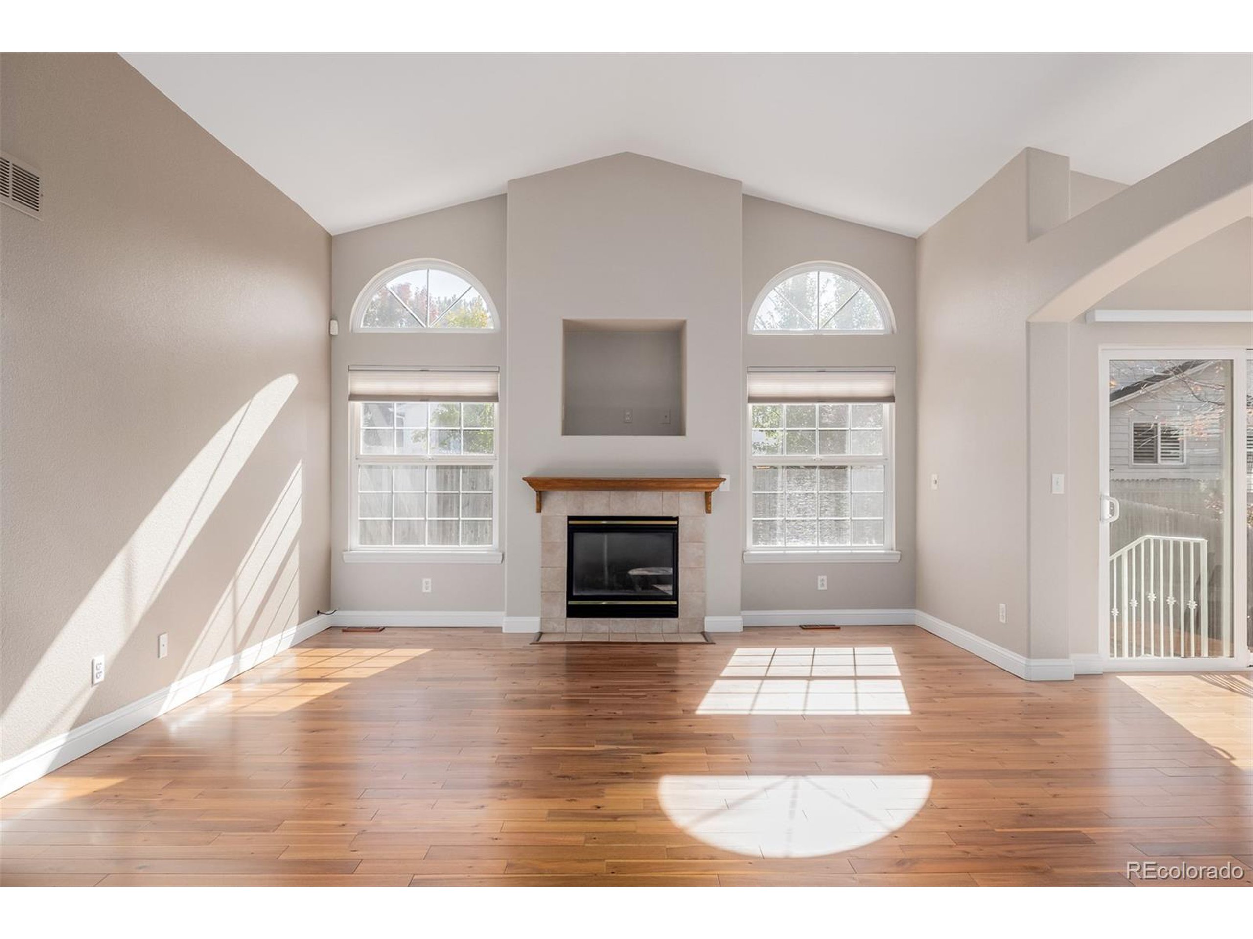 5422 S Versailles St