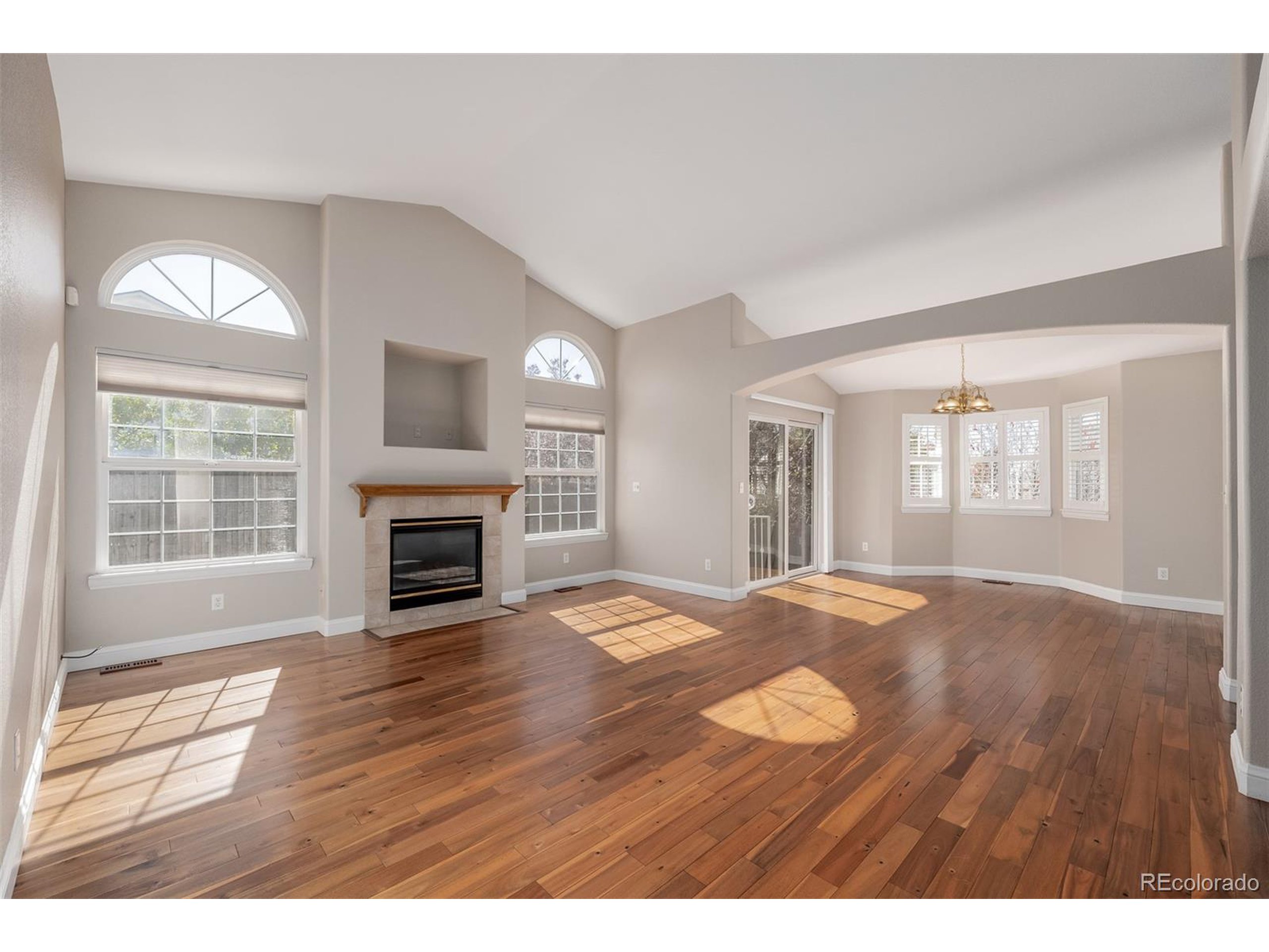 5422 S Versailles St