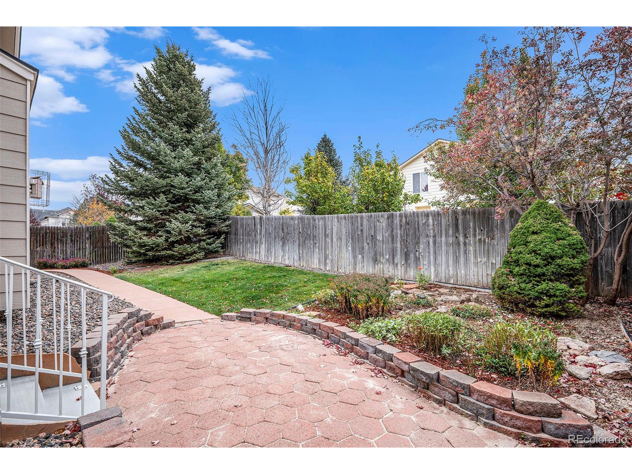 5422 S Versailles St