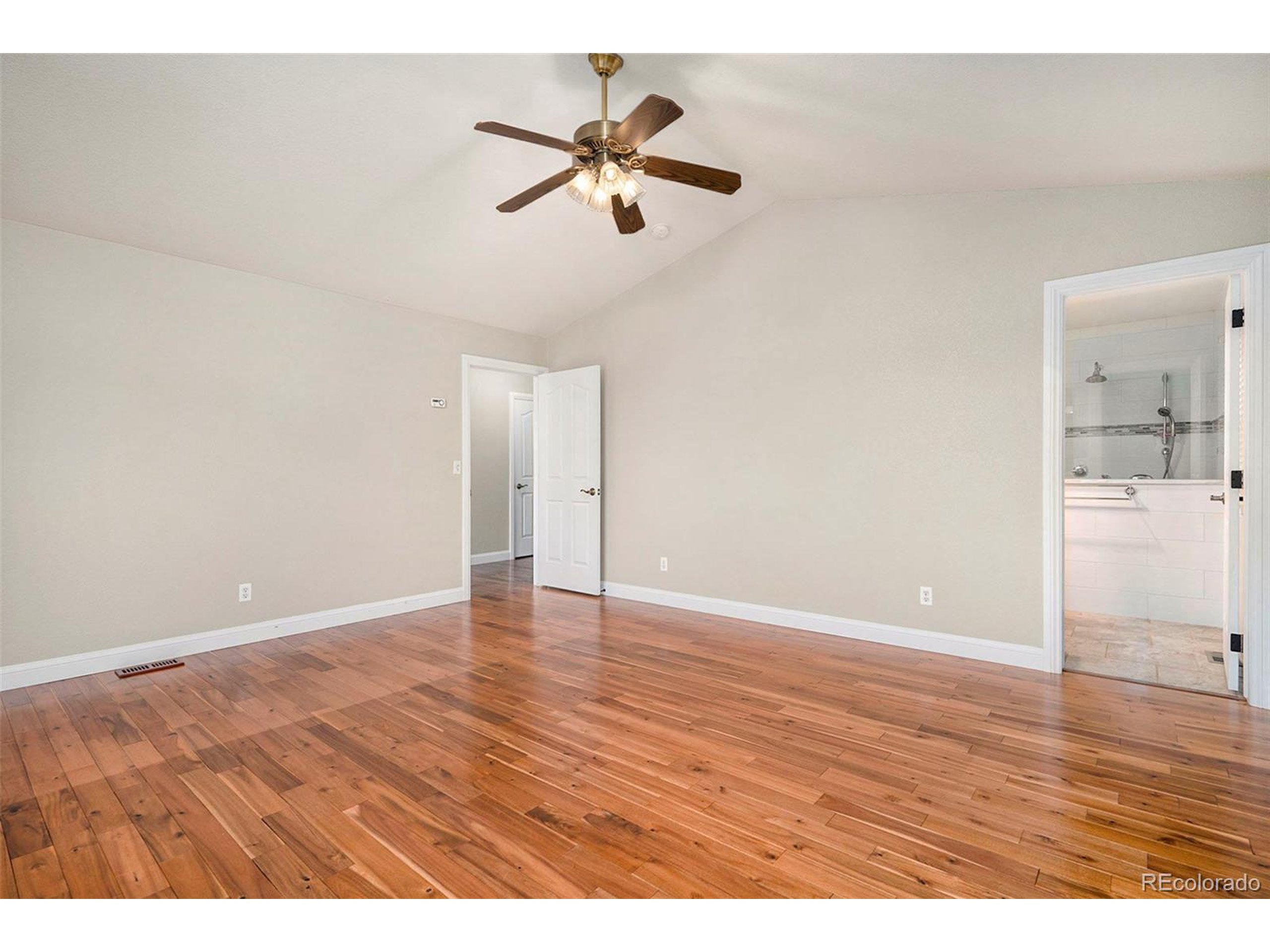 5422 S Versailles St