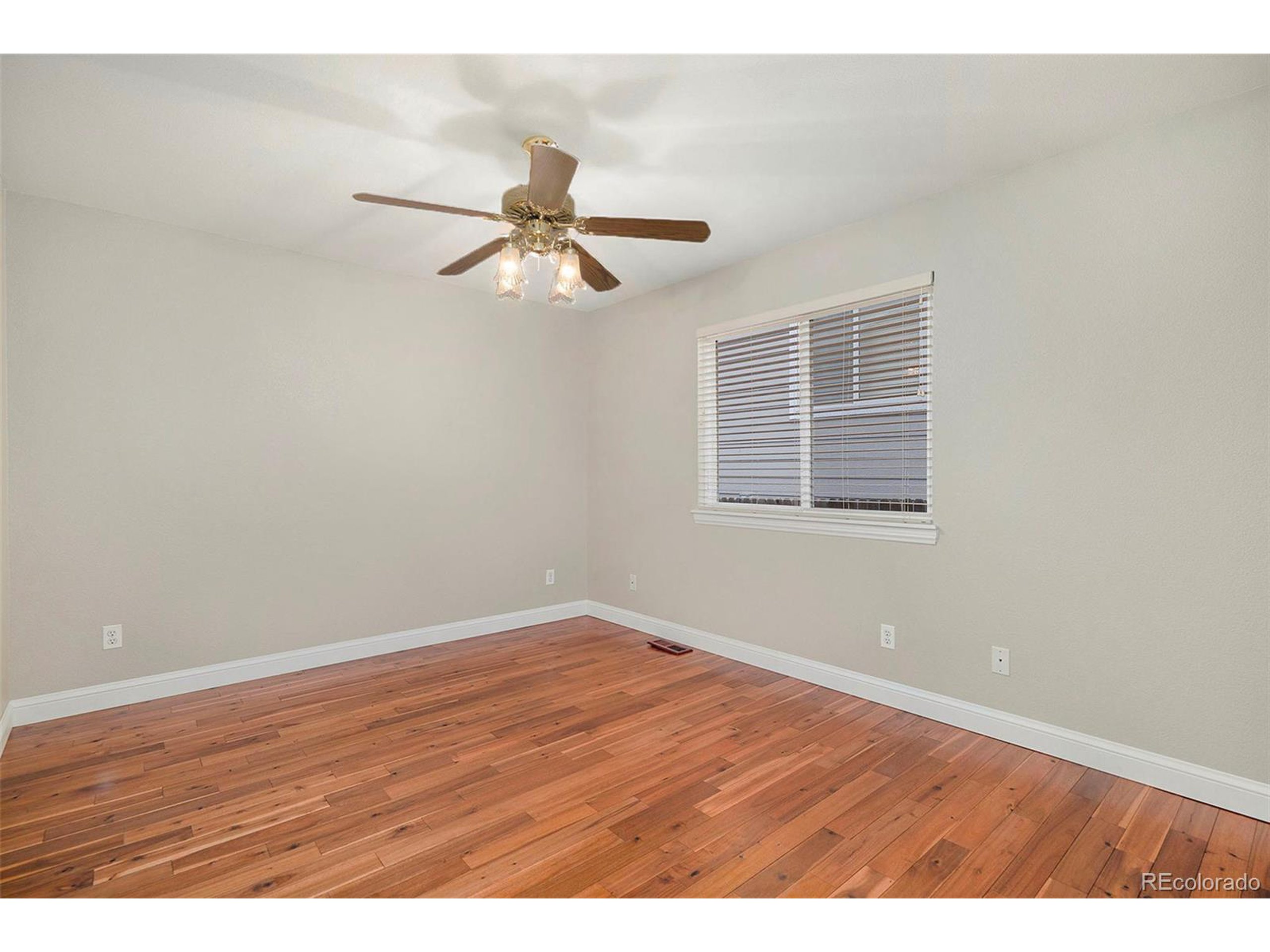 5422 S Versailles St