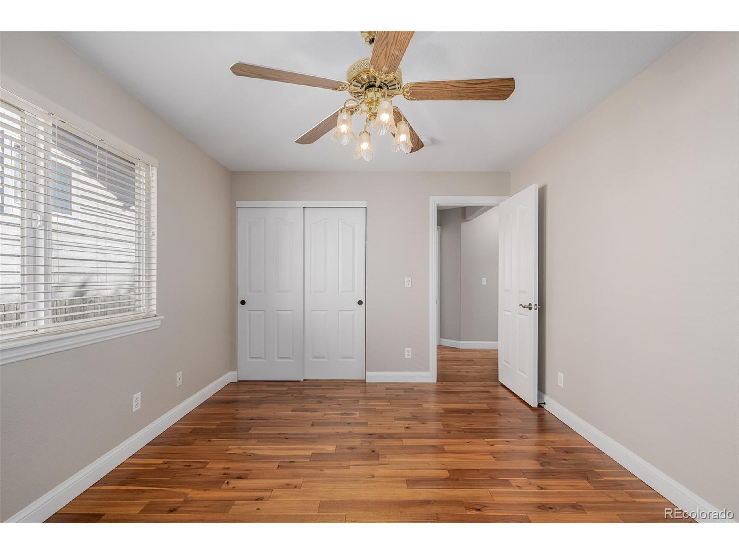 5422 S Versailles St