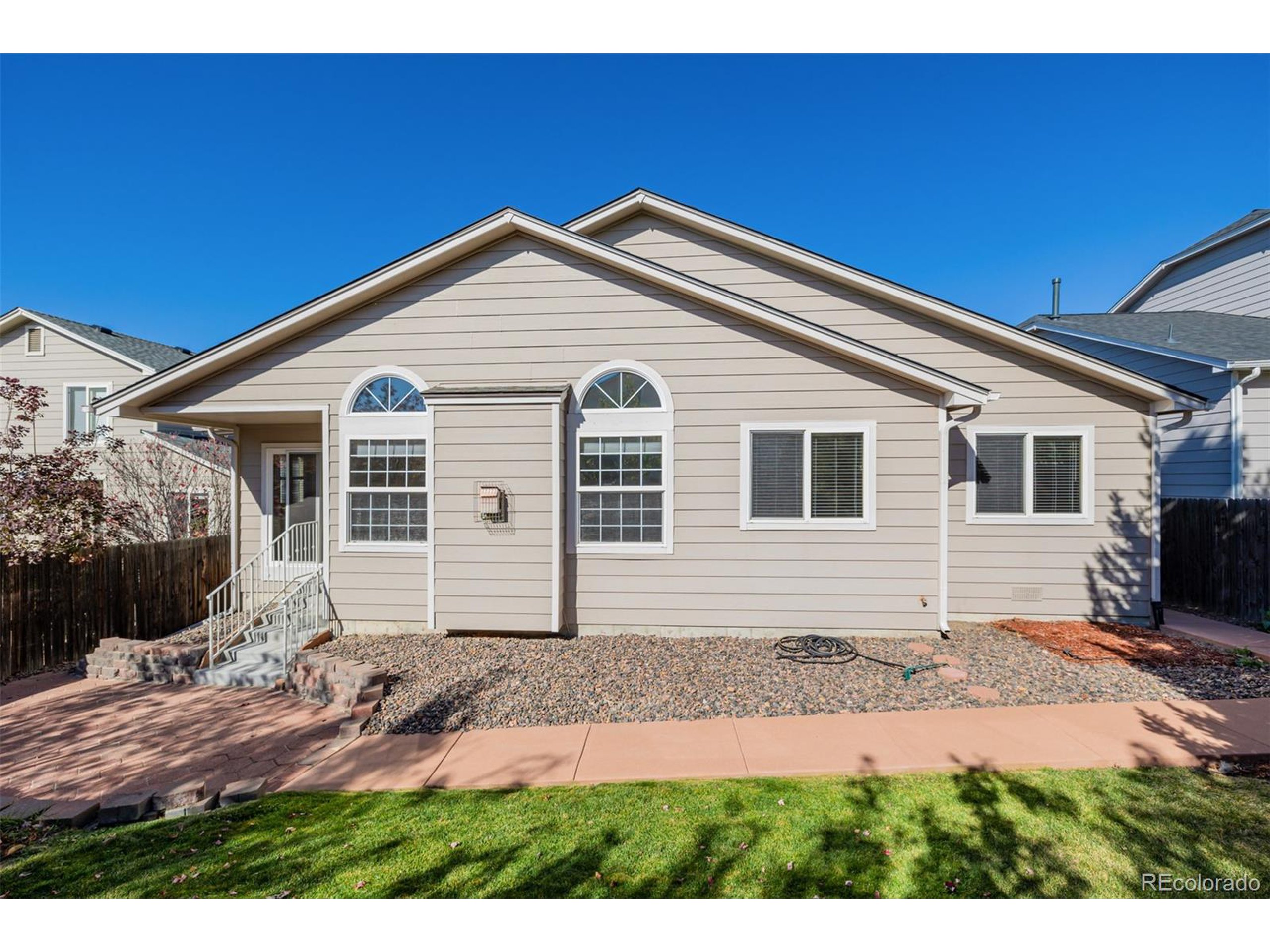 5422 S Versailles St