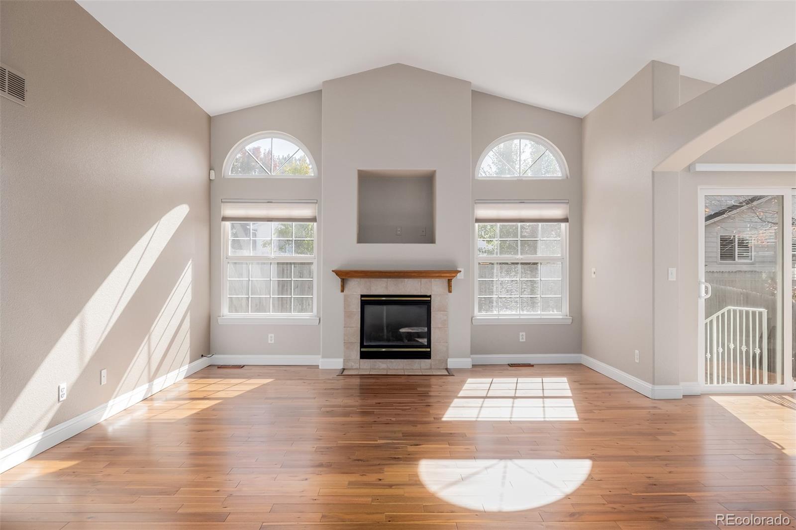 5422 S Versailles Street