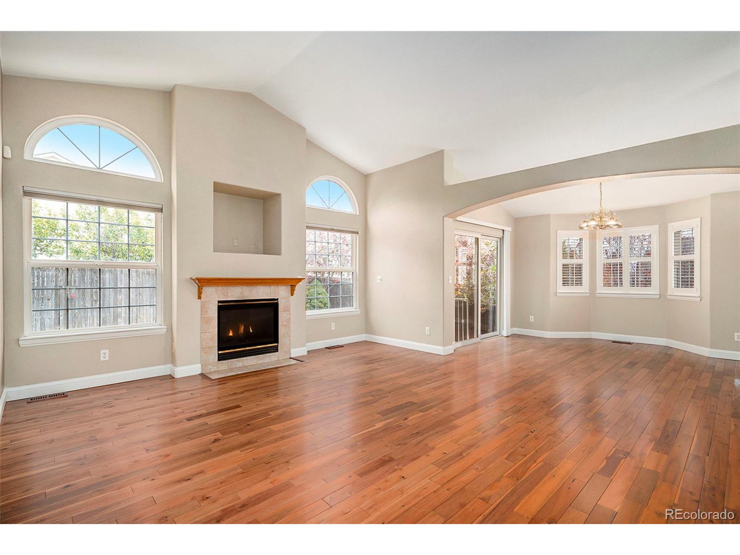 5422 S Versailles St