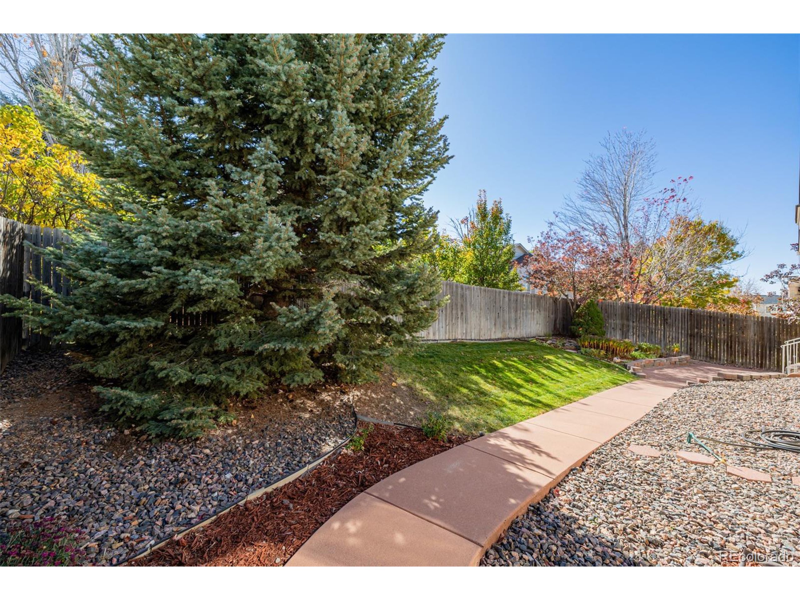 5422 S Versailles St