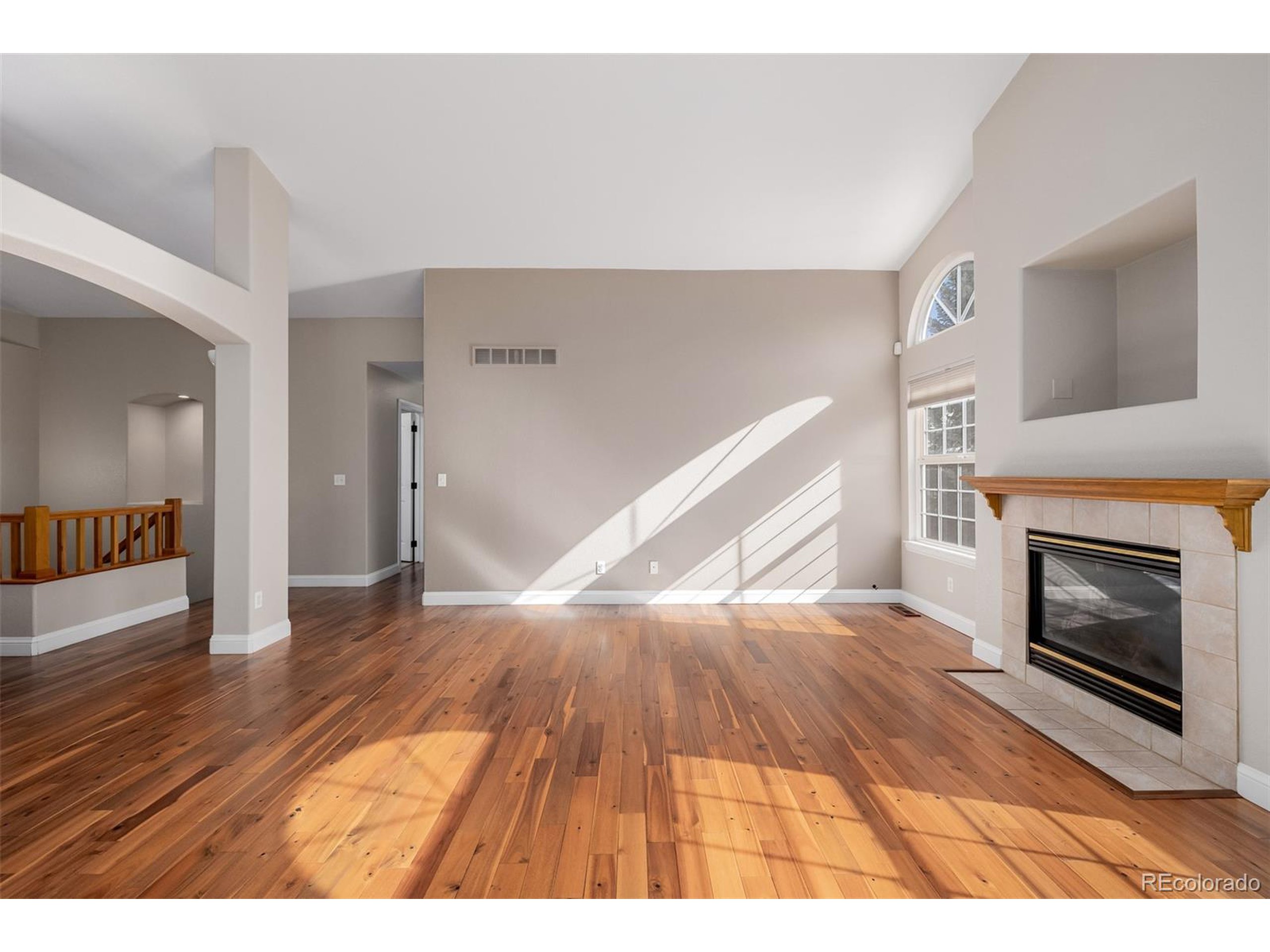 5422 S Versailles St