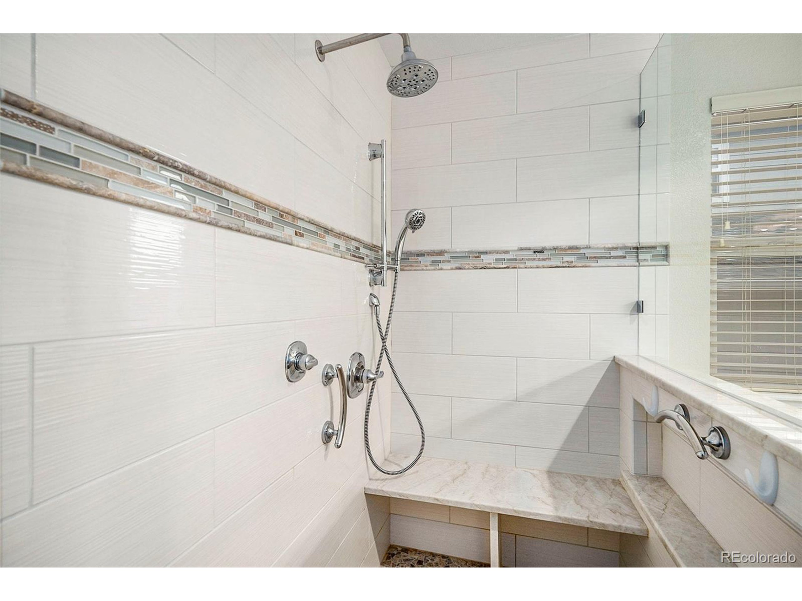 5422 S Versailles St