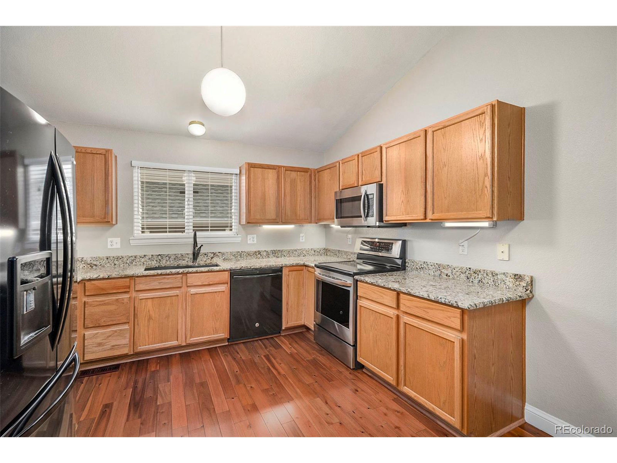 5422 S Versailles St