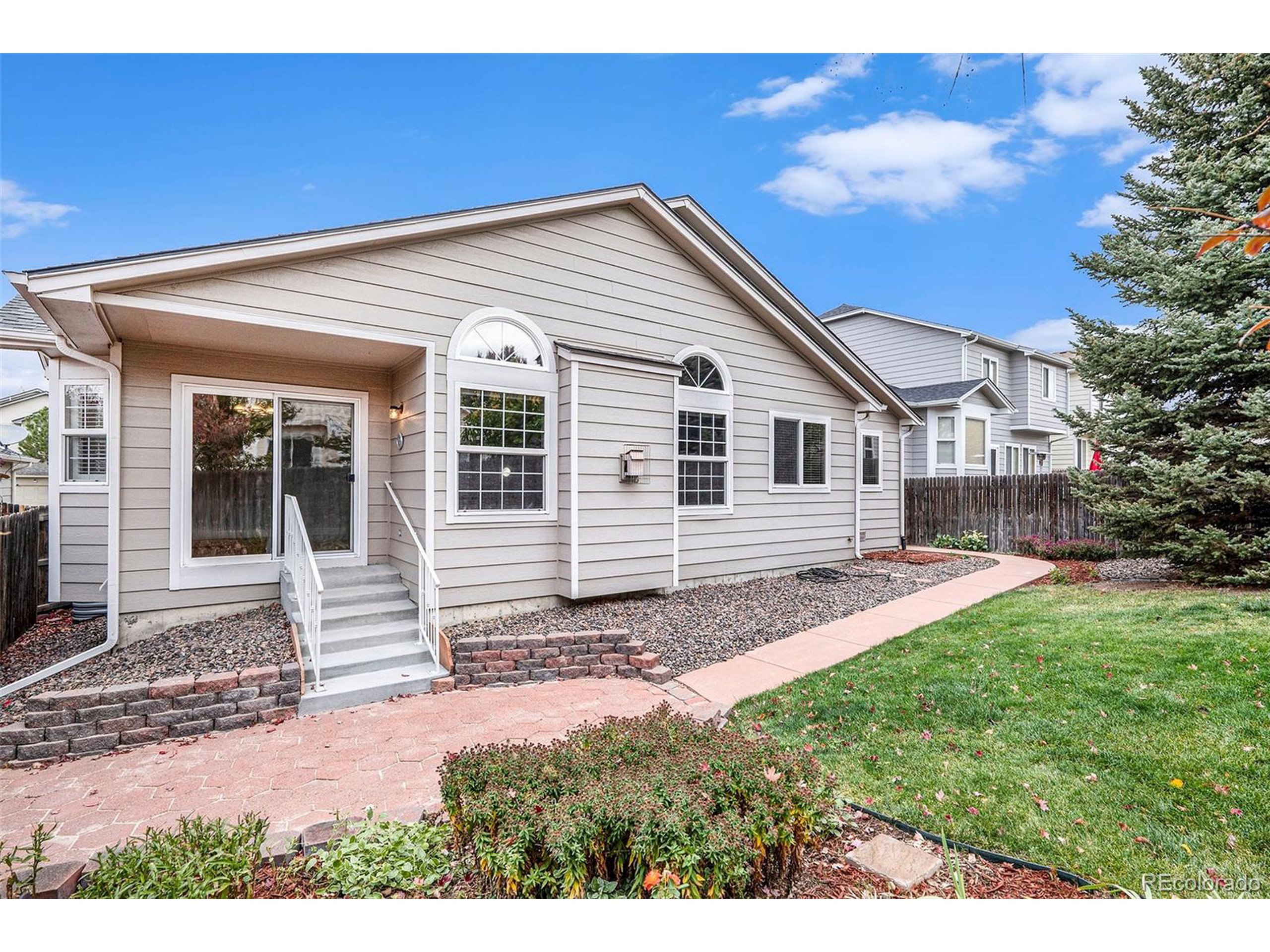 5422 S Versailles St