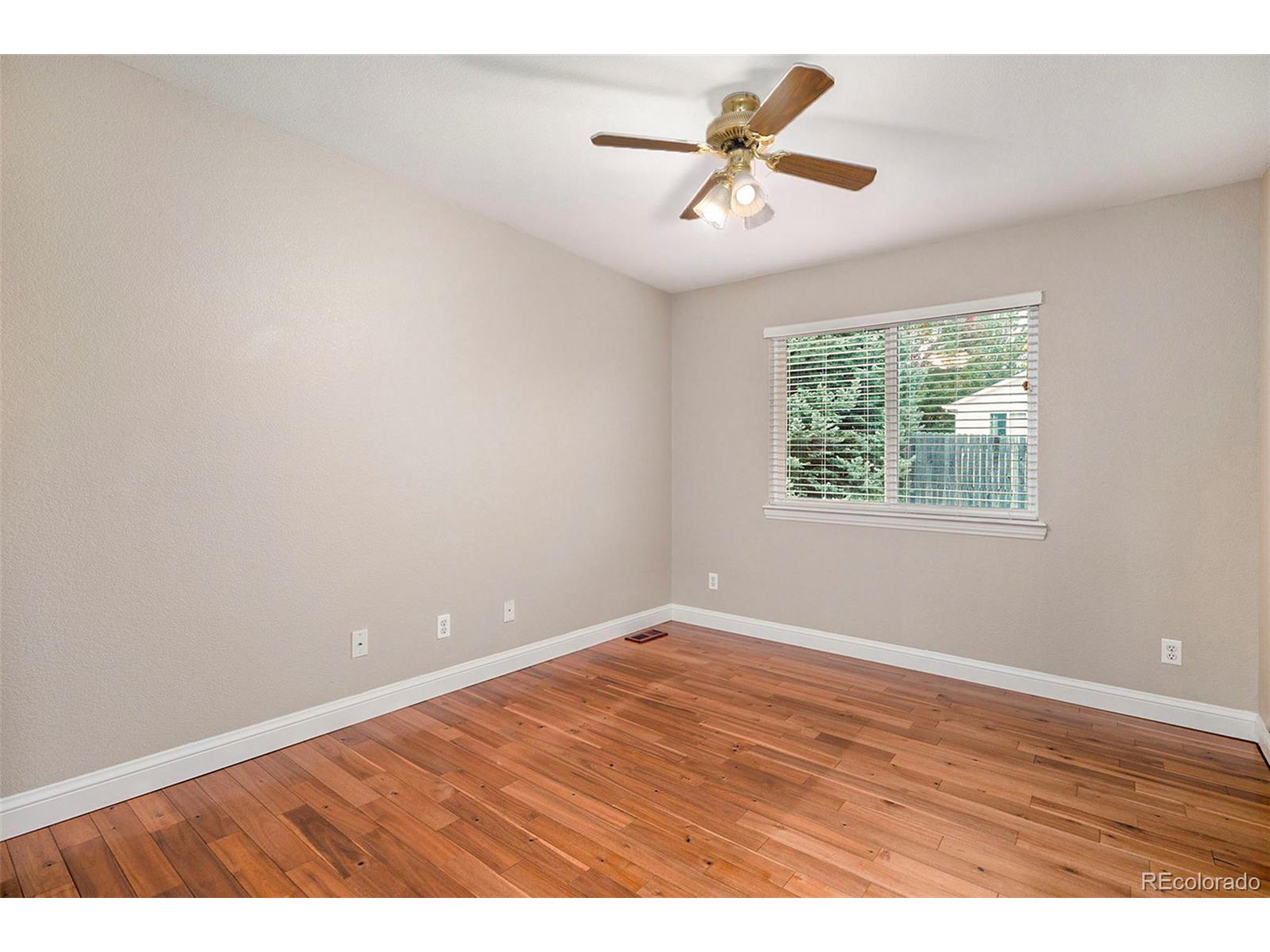 5422 S Versailles St