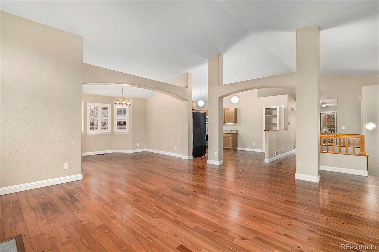 5422 S Versailles Street