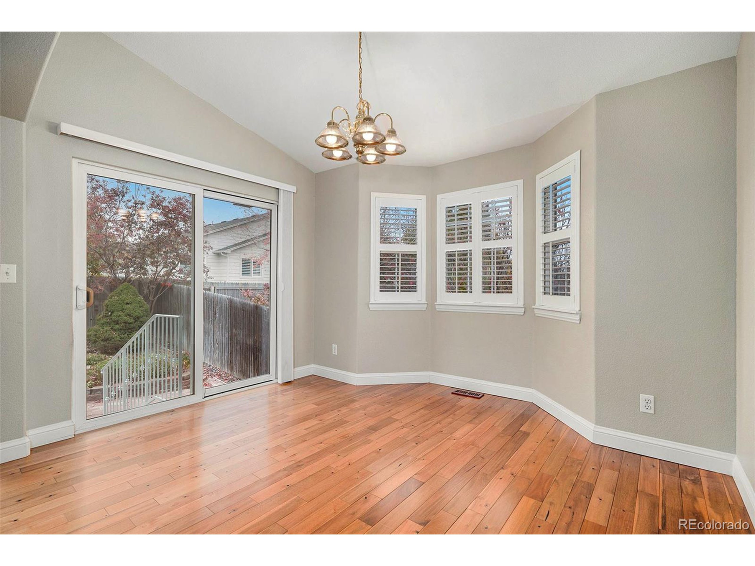 5422 S Versailles St