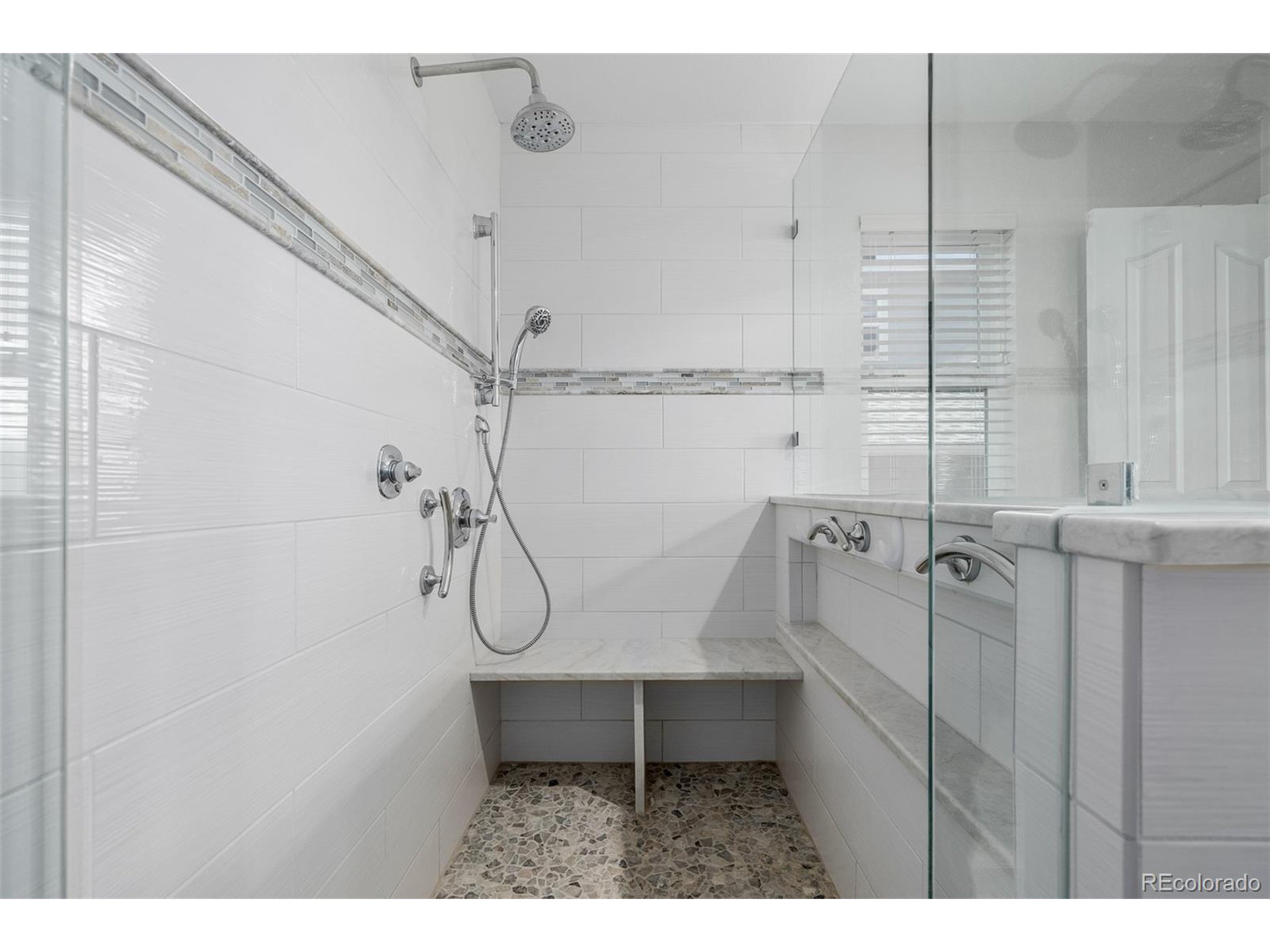 5422 S Versailles St