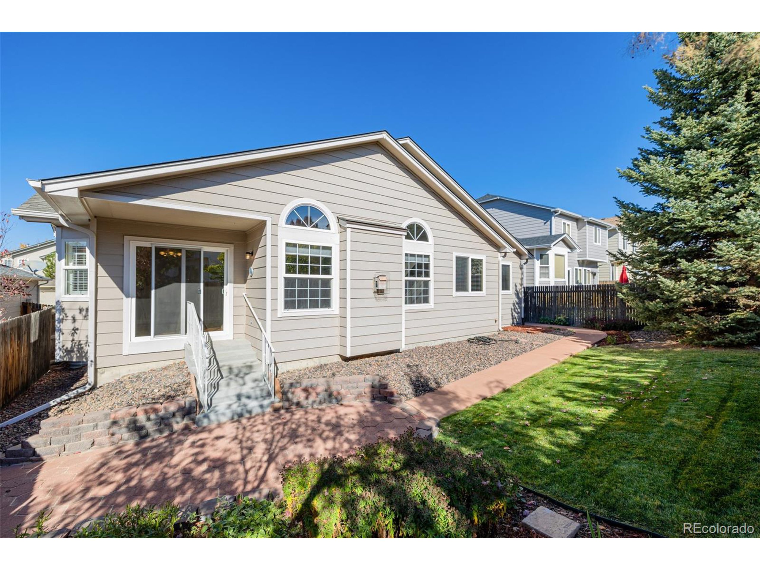 5422 S Versailles St