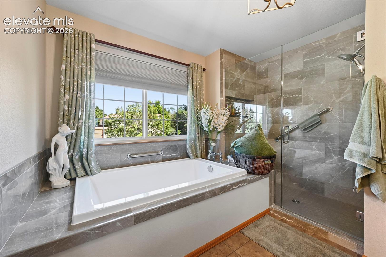 2527 Craycroft Drive
