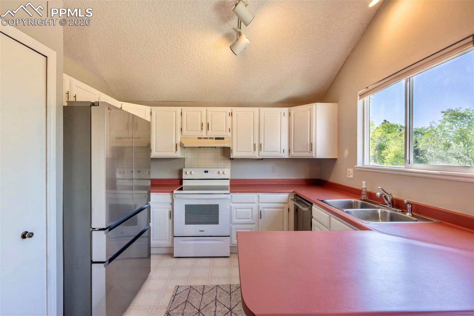 955 Crosstrail Drive
