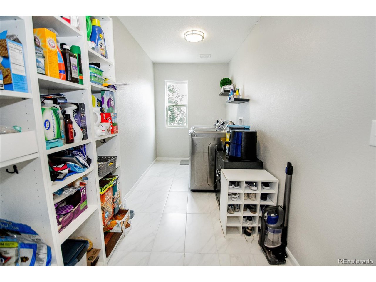 1786 Quartz St