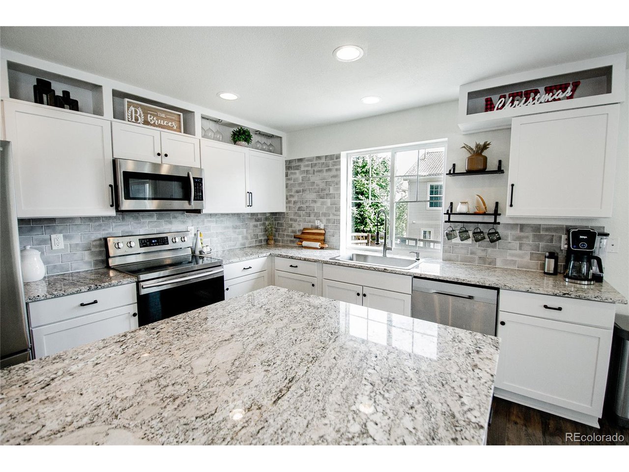 1786 Quartz St