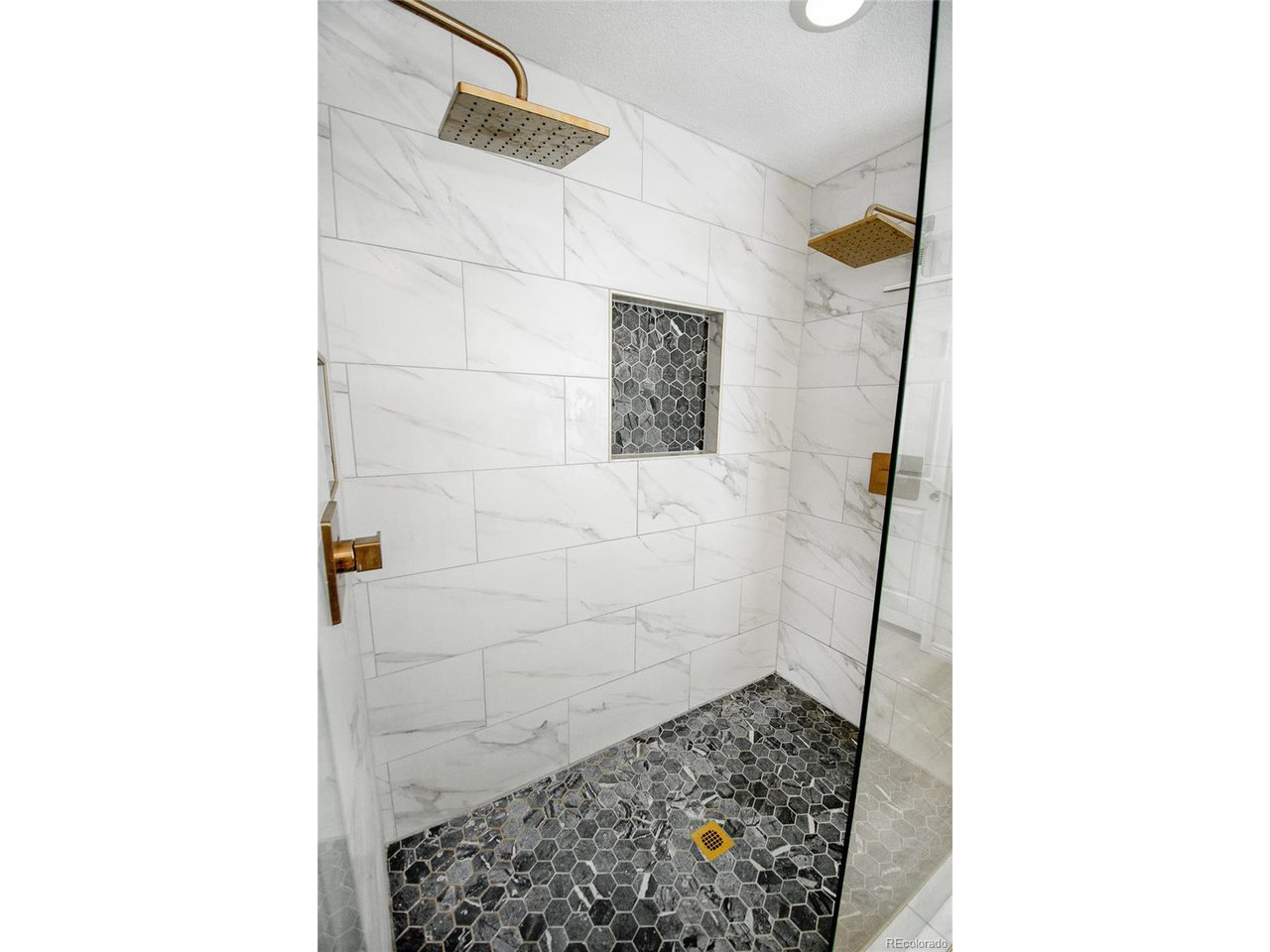 1786 Quartz St