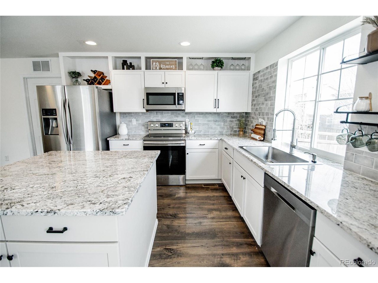 1786 Quartz St