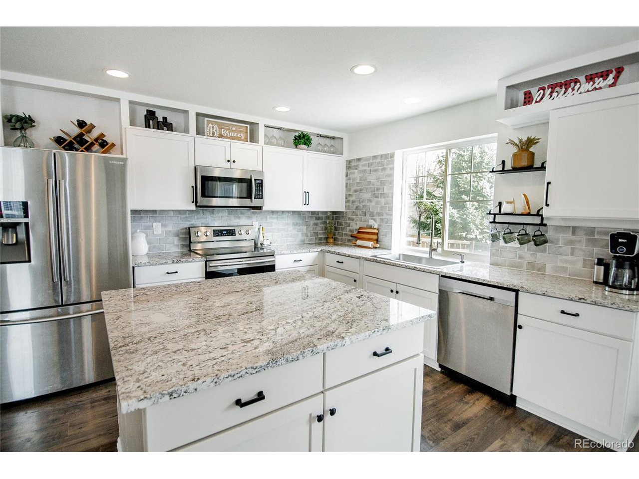 1786 Quartz St