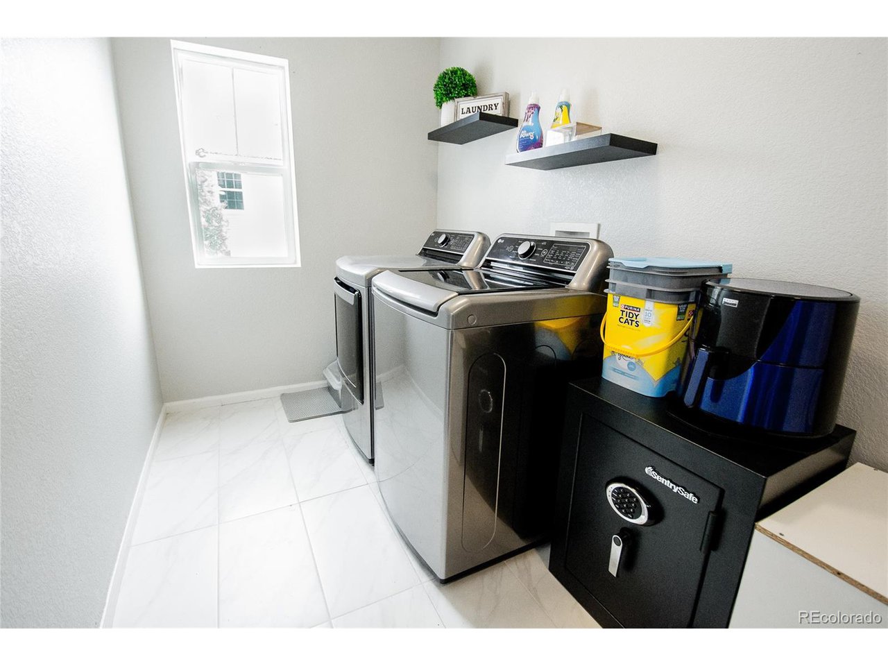 1786 Quartz St