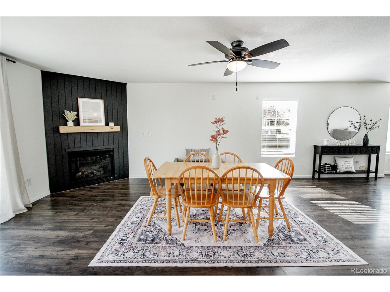 1786 Quartz St